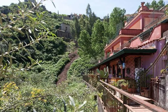 Homestay Carly & Dane Vacation House Taormina Italy