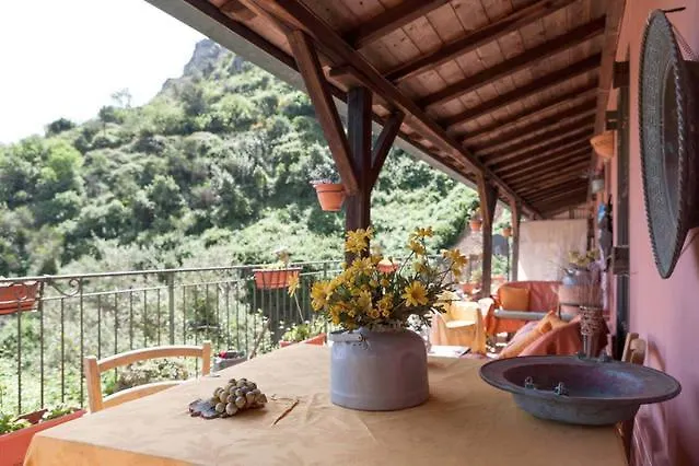 Carly & Dane Vacation House Taormina 0*,